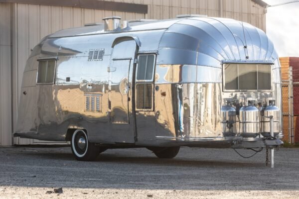 1956 Airstream Caravanner 22′ Travel Trailer